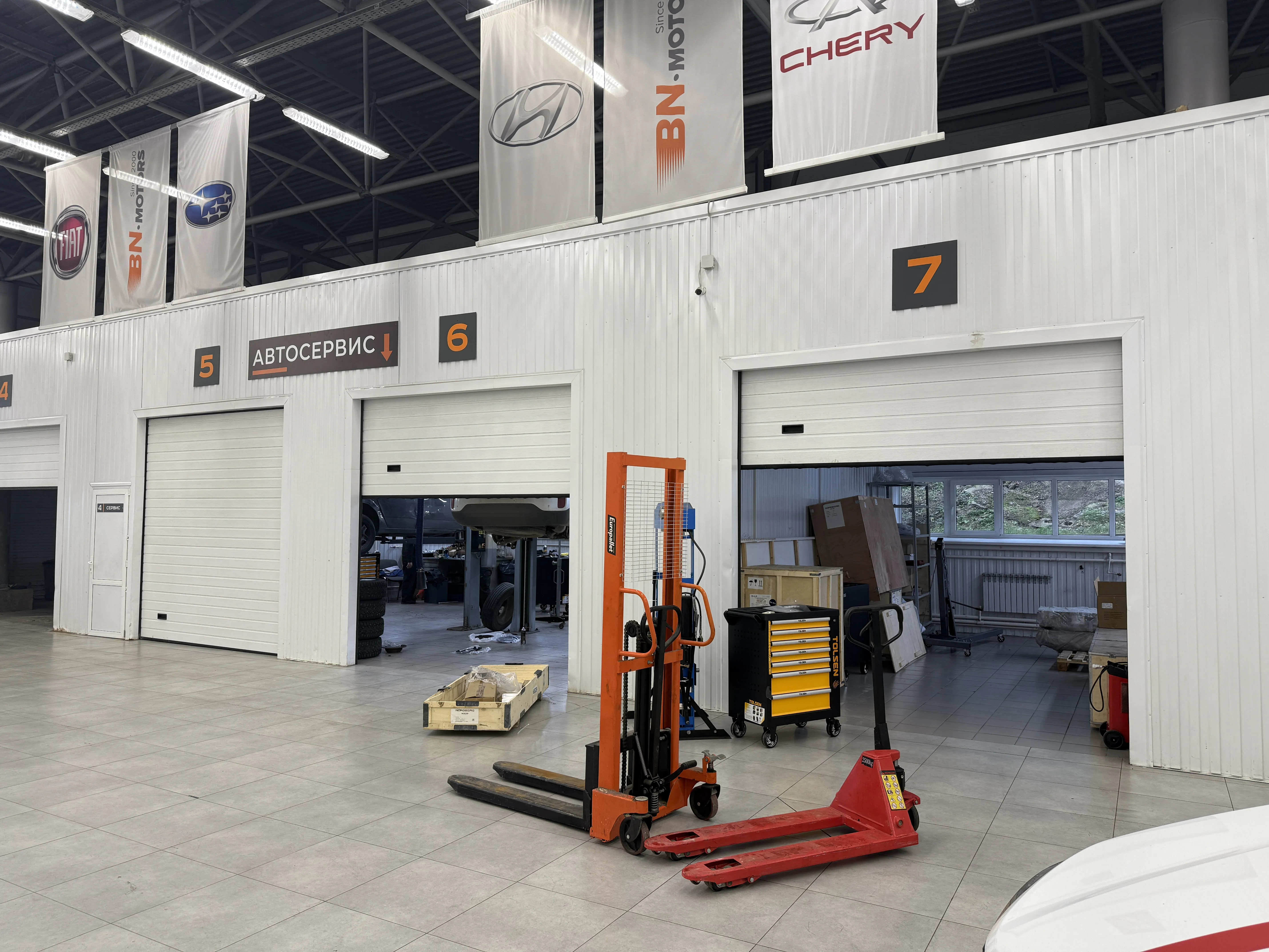 Ремонтная зона автосервиса